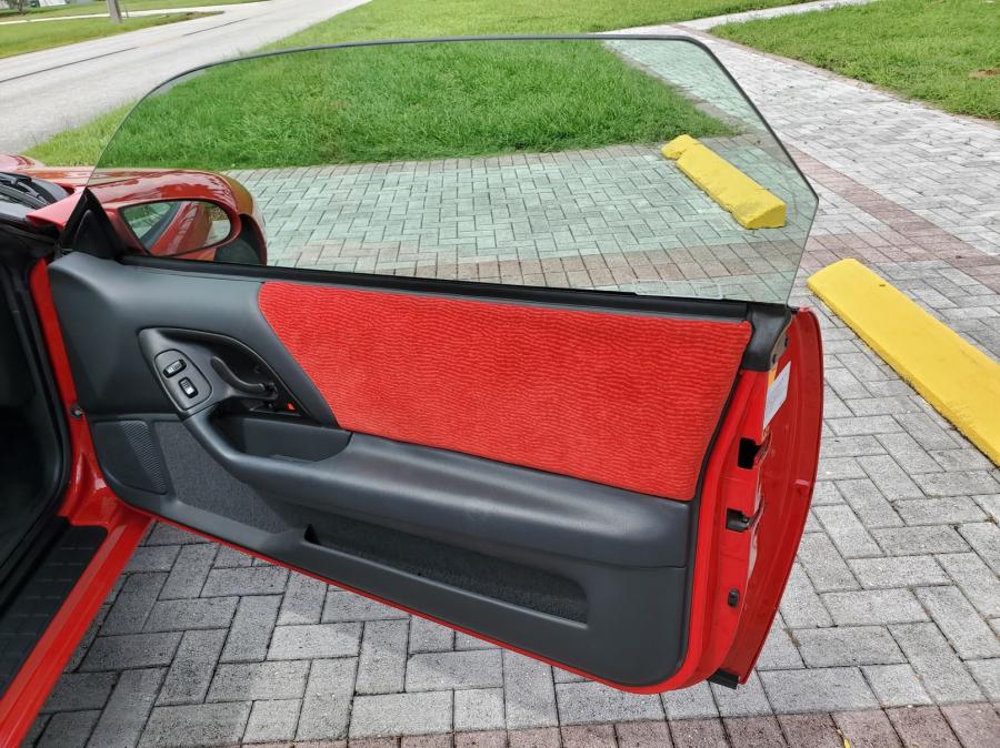 Детали интерьера Chevrolet Camaro SS (1710) 1996 года  (фото 69 из 101)